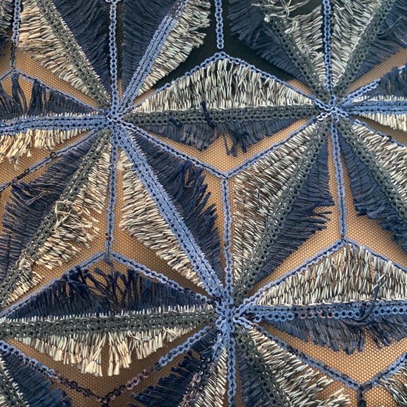 Gracia Sequin Pinwheel Crop Top - Picture 2 of 4